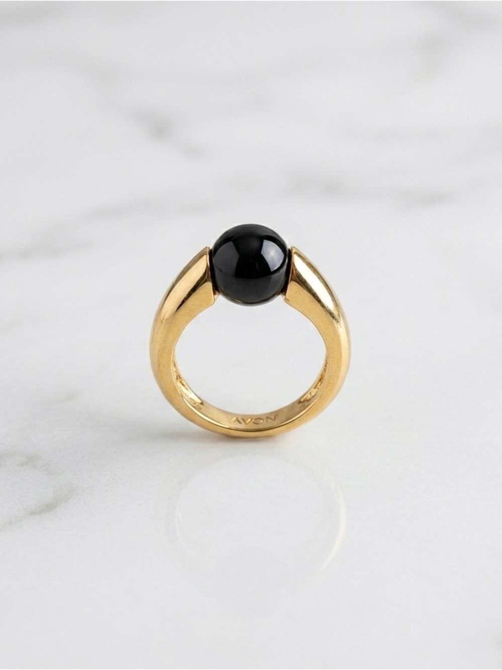VTG 70s Avon Black Cabochon (Stone) Gold Tone Statement Ring, Stacking sz. 5
